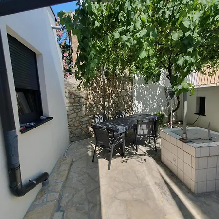 Holiday home Sucur