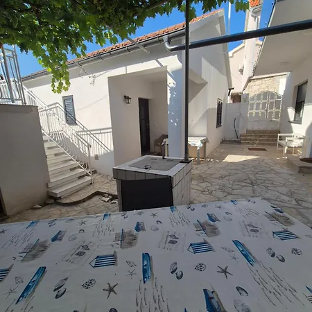 Holiday home Sucur *