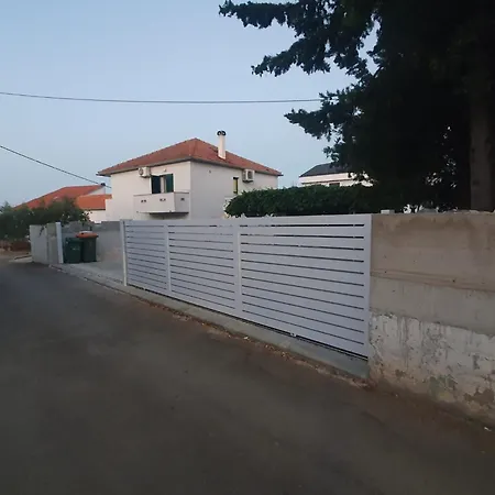 بيت للعطل Sucur