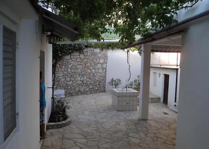 بيت للعطل Sucur *